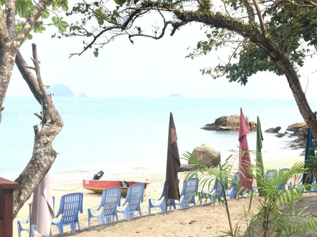 Perhentian Chomel * Kampong Pasir Hantu