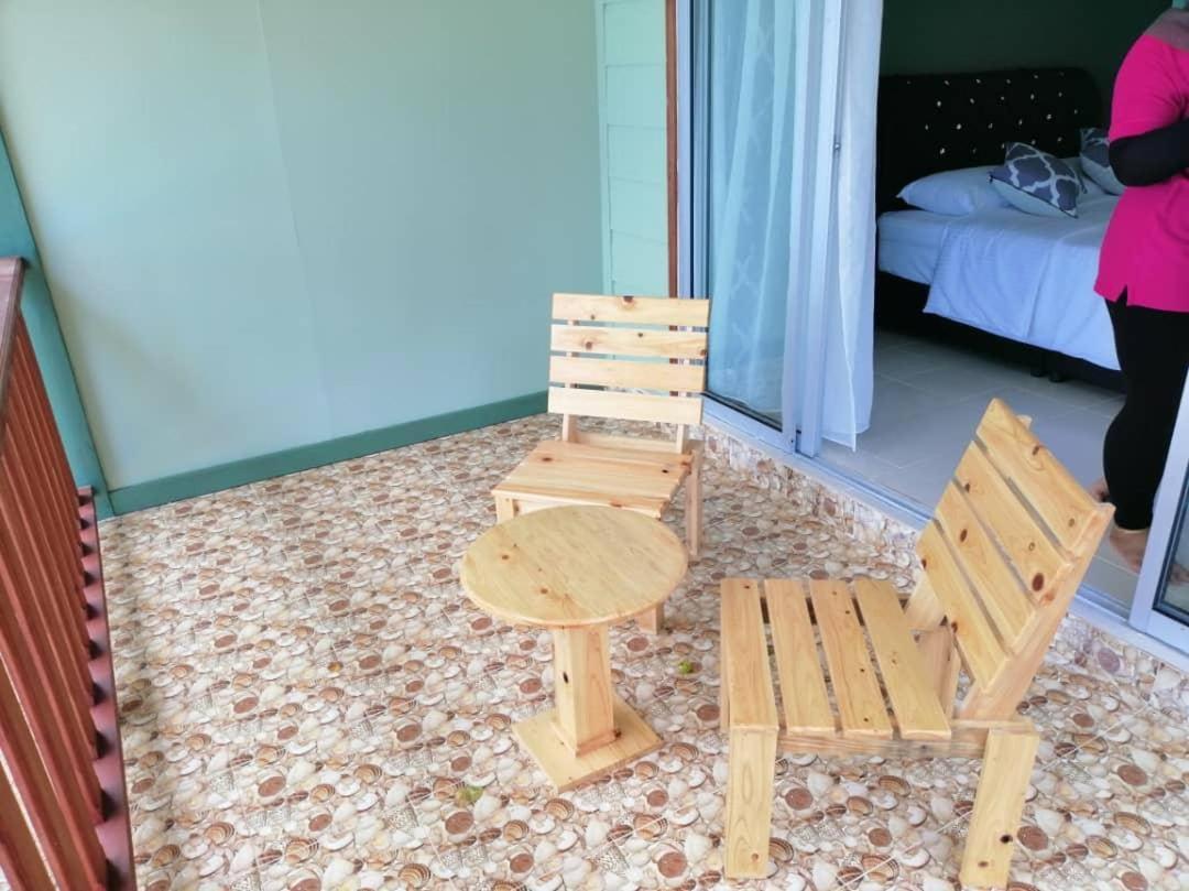 Perhentian Chomel * Kampong Pasir Hantu